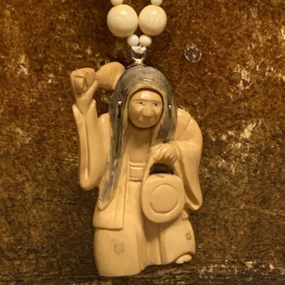 Celluloid Necklace w/ Netsuke Man Changing Faces Signed and Vintage - Picture 3 of 13